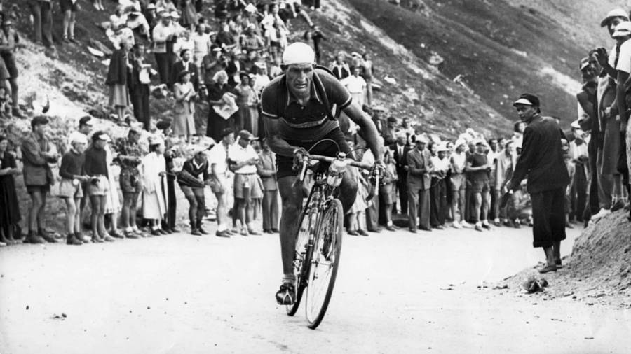 Imaxe do ciclista italiano Gino Bartali na edición do Tour de Francia de 1948, un dos dous que gañou. Foto: RSI