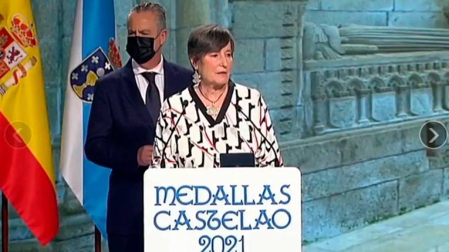Cristina Bradin e Ángel Benavente recolleron a Medalla Castelao en nome do Centro Superior de Hostelería de Galicia.