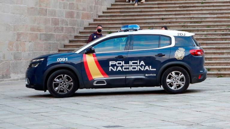 La Policía Nacional detuvieron a los presuntos ladrones en A Coruña. Foto: Antonio Hernández.