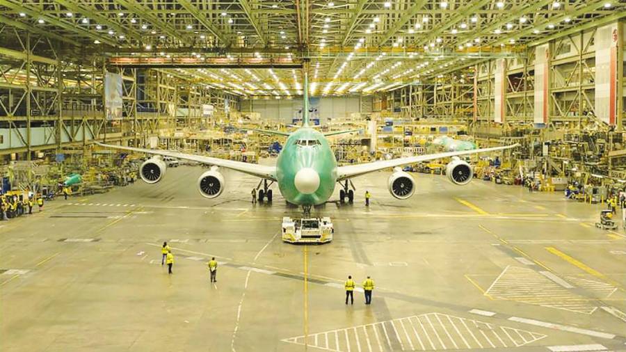 El último Boeing 747 abandonó ayer la fábrica de fuselaje ancho de la compañía para iniciar las pruebas previas a su entrega. Foto: Boeing