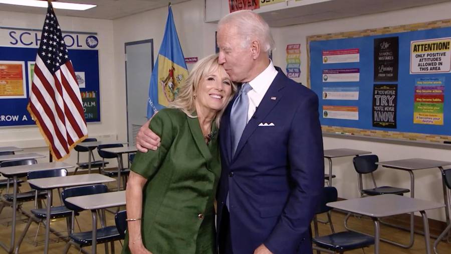Milwaukee (United States), 19/08/2020.- Captura de pantalla de Joe Biden y su esposa durante la segunda noche de la Convención Nacional Democráta, en la que fue cofirmado como candidato a la presidencia de EE.UU. EFE/EPA/DNCC