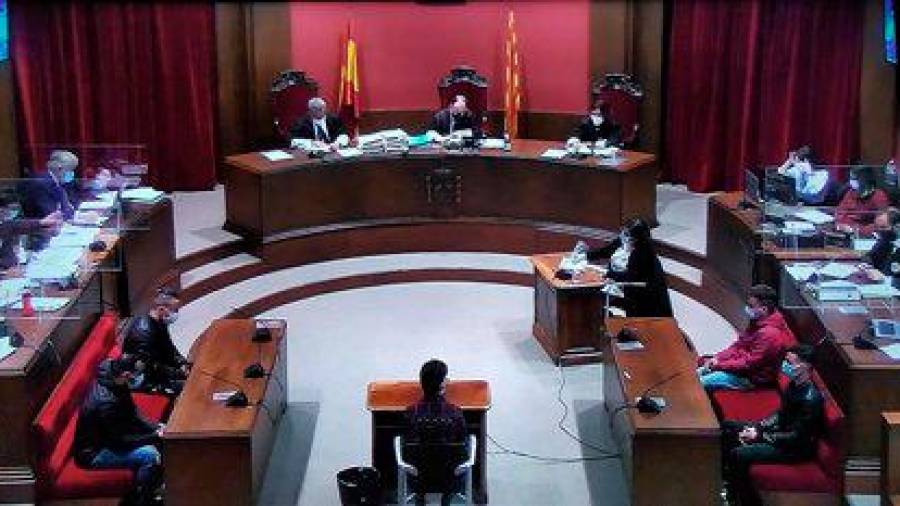 Segunda sesión del juicio a la ‘manada de Sabadell’ por una violación múltiple en 2019, en la Audiencia de Barcelona, el 7 de abril de 2021. Foto: Europa Press