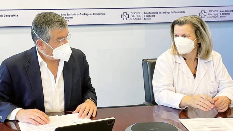 El doctor Rafael López y la doctora Eloína Núñez durante la inauguración del Simposio de Biopsia Líquida. Foto: ECG 