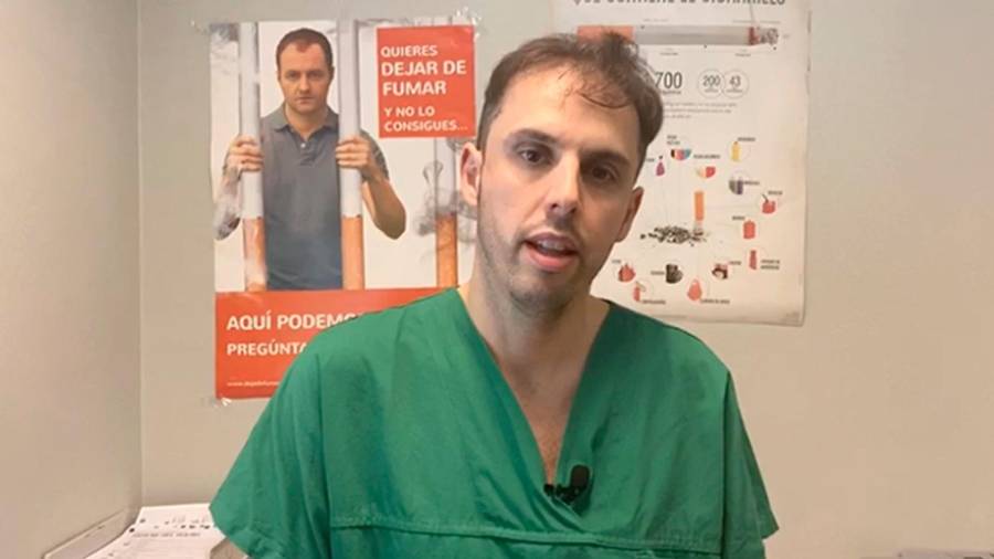 El doctor Carlos Rábade, pneumólogo del CHUS, lanzó un mensaje de alerta dirigido a la población joven