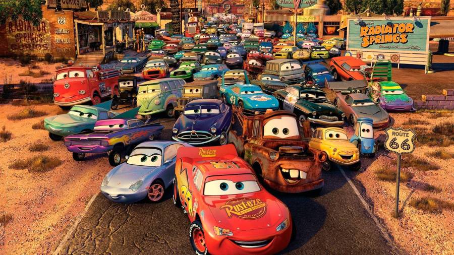 Buscar a tientas más y más diversión Las carreras de coches en una película infantil no solo para niños