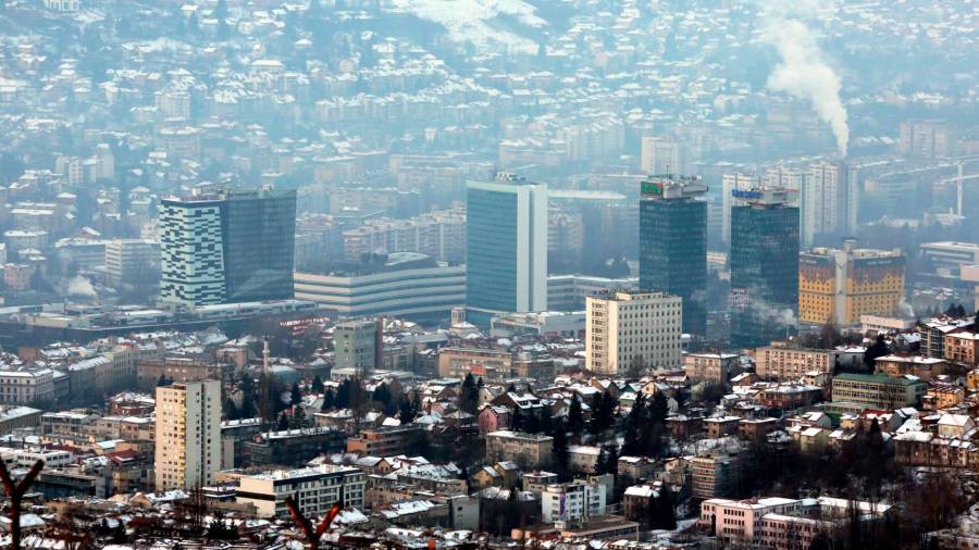 Vista de la contaminación de la ciudad de Sarajevo. Efe