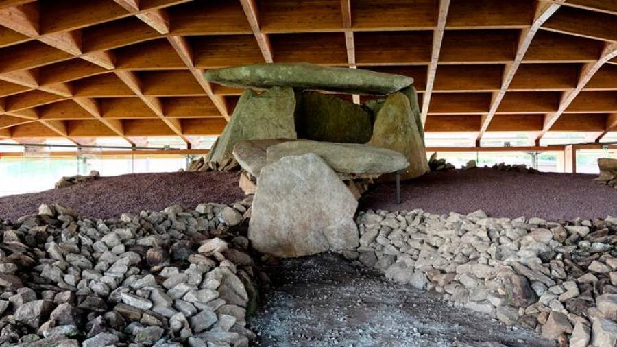O dolmen de Dombate, coñecido como a catedral do megalitismo, é un recurso clave no proxecto. Foto: X.G.