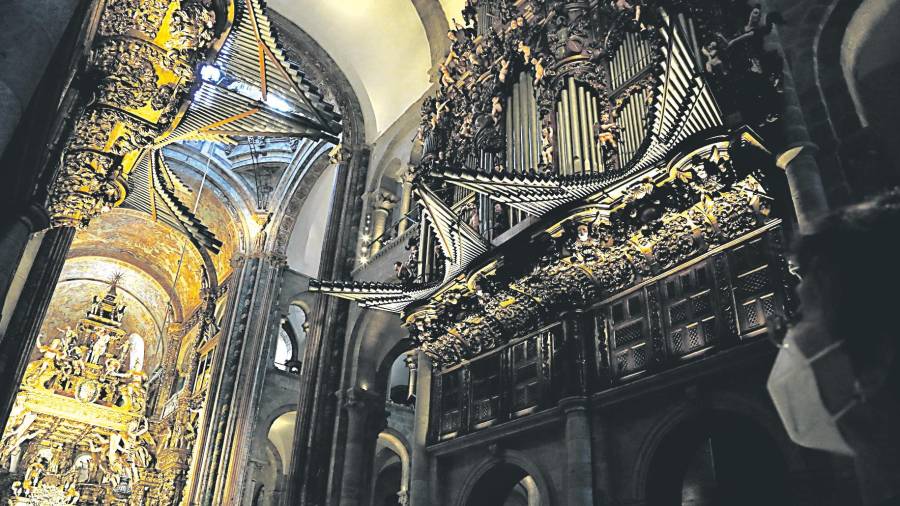 Detalle de la nueva iluminación financiada por Iberdrola en los órganos y la Capilla Mayor de la Catedral. Fotos: Antonio Hernández