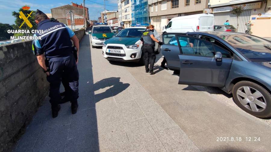 Un varón estaría esperando a las dos mujeres en el coche. Foto: Guardia Civil
