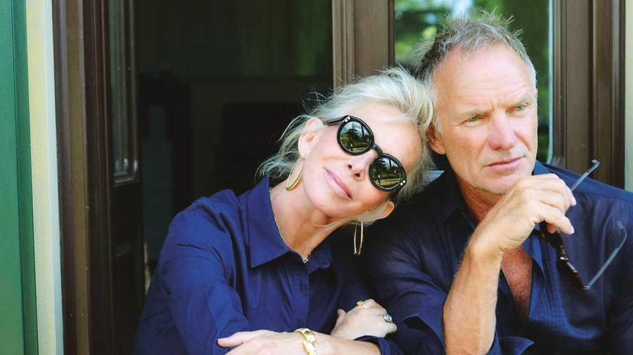 Junto a su segunda esposa, la ex actriz Trudie Styler. Se casaron en 1992 y han tenido cuatro vástagos.
