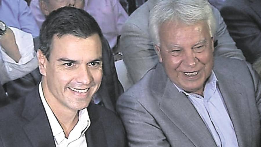 Felipe González con Pedro Sánchez
