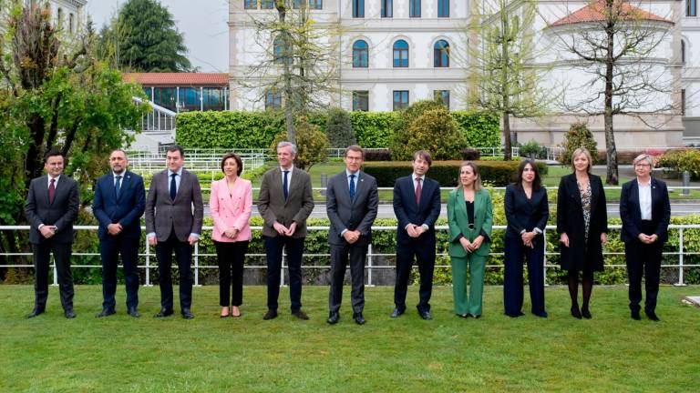 Foto de familia del Gobierno gallego antes del Consello de la Xunta de este jueves / FOTO: DAVID CABEZÓN