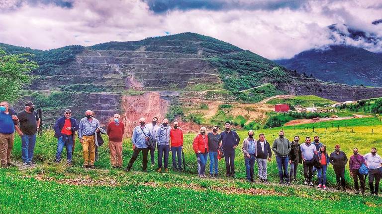 Integrantes de la asociación en defensa de la mina de Touro y O Pino. Foto: Mineiros 