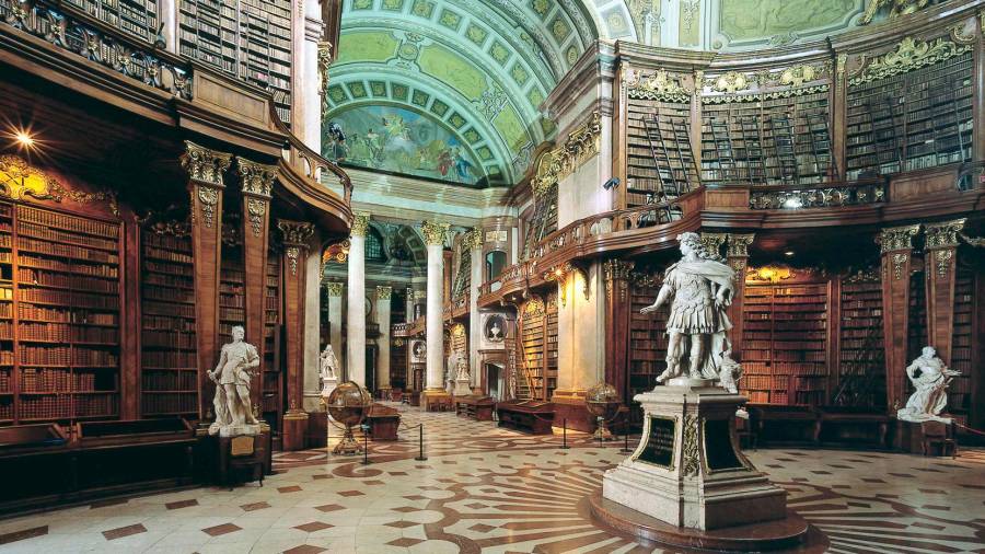 1722-1726. National Bibliothek en Viena. De J.B. Fischer von Erlach. (Imagen, wien.info)
