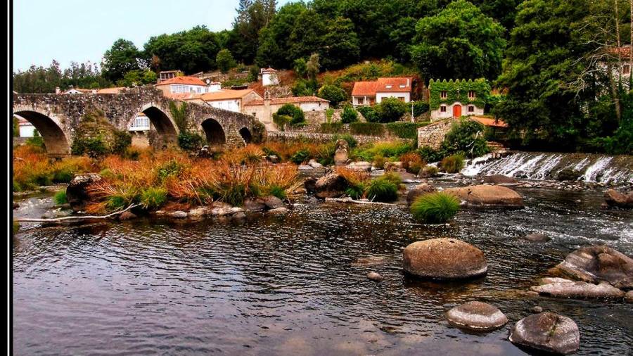 Imaxen de Ponte Maceira, municipio que despide Ames no Camiño que vai ata Fisterra. Foto: Páxinas Galegas