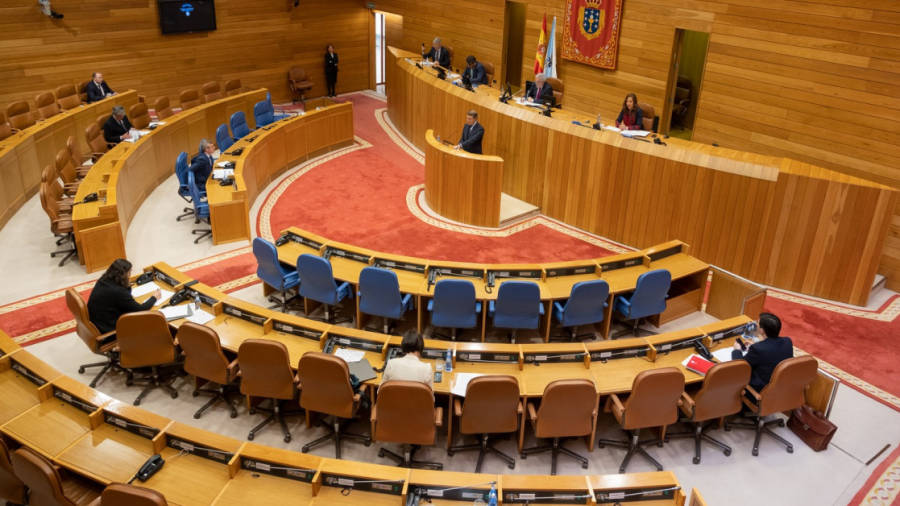Galicia aplaza los impuestos y fortalece su personal sanitario