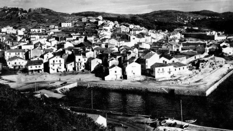 Vista de la villa pontecesana de Corme tomada en el año 1942. Foto: Fundación Titanic