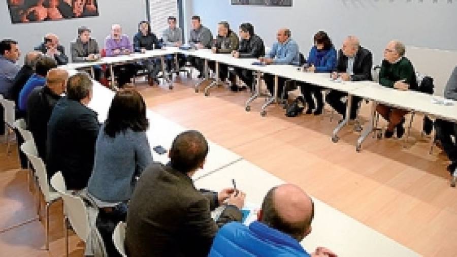 Los alcaldes de las comarcas lácteas de Terras dan apoyo incondicional a los ganaderos