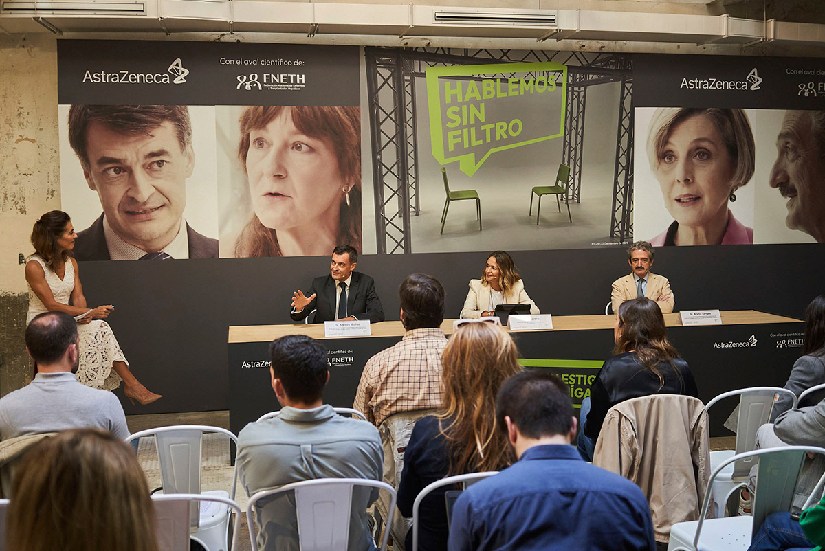 Momento de la ponencia Hablemos sin filtros